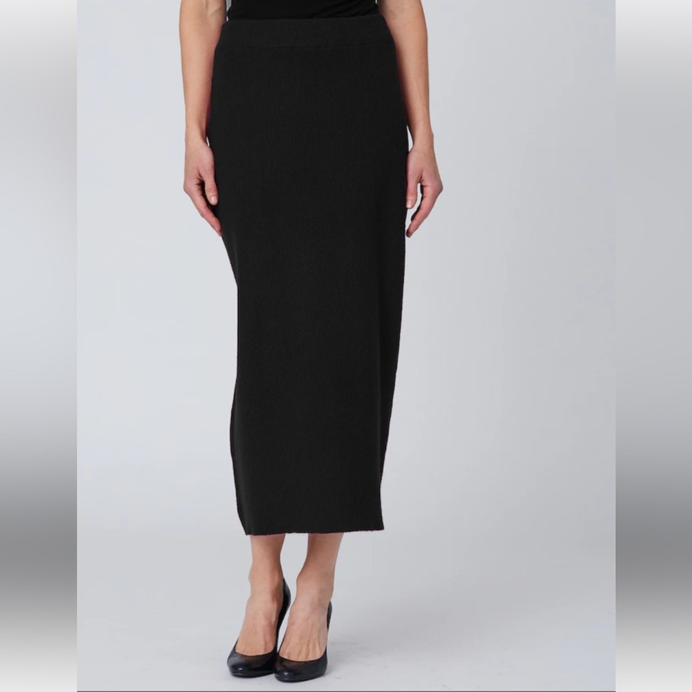93.  BRUNETTE THE LABEL Elegant Black Knit Ribbed Skirt